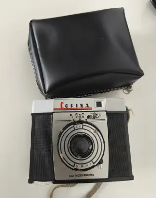 retro foťák Corina