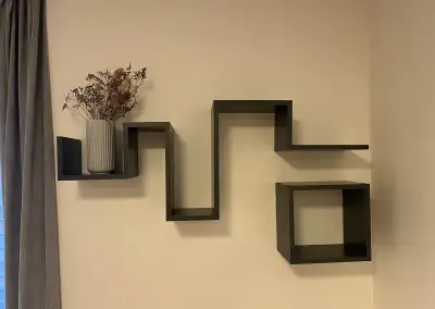 Nástěnné police