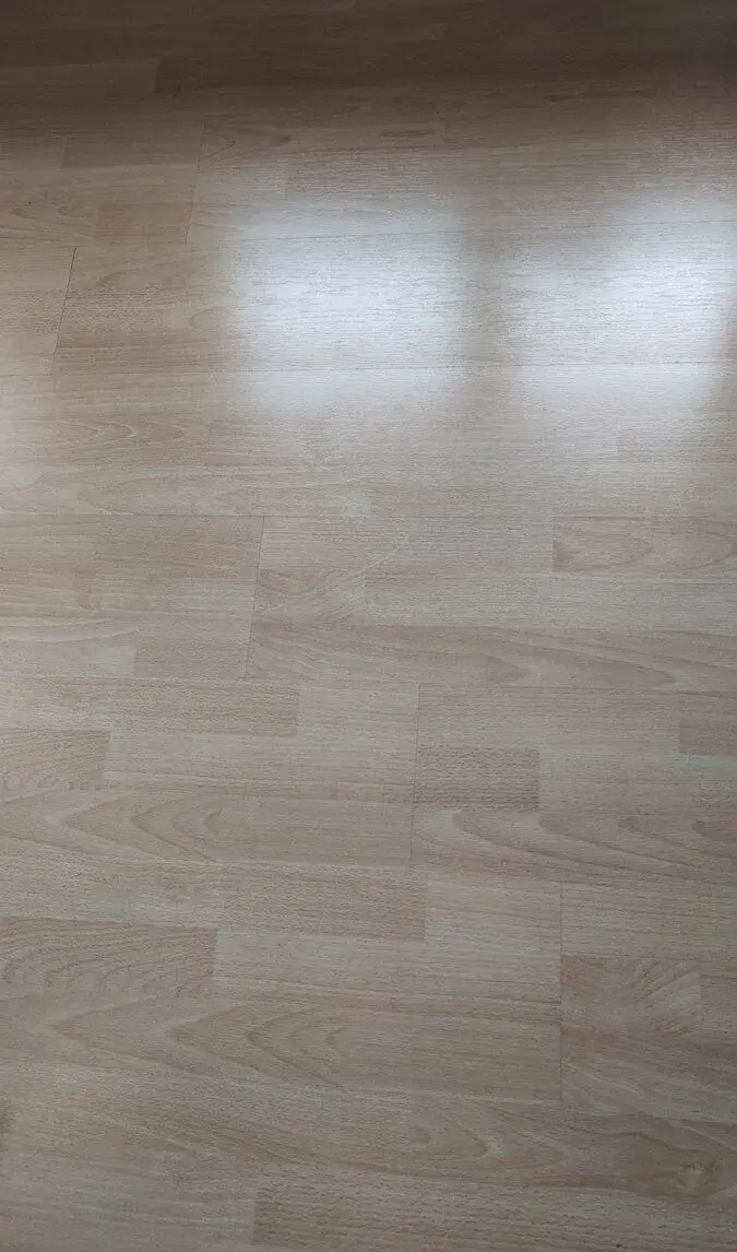 Použitá laminátová podlaha dub 8mm - 40m2