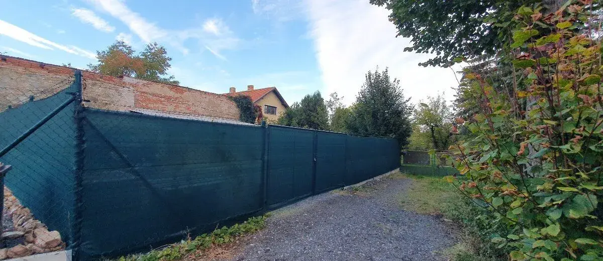Parkovací stání a skladovací prostor
