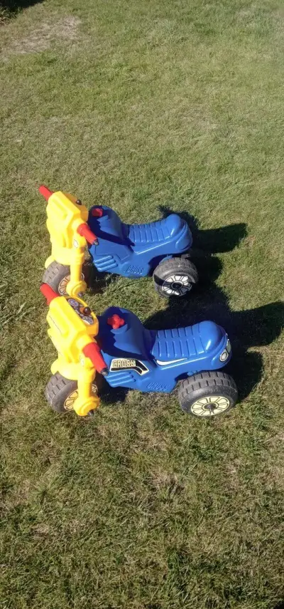 Dvě dětská odrážedla motorky