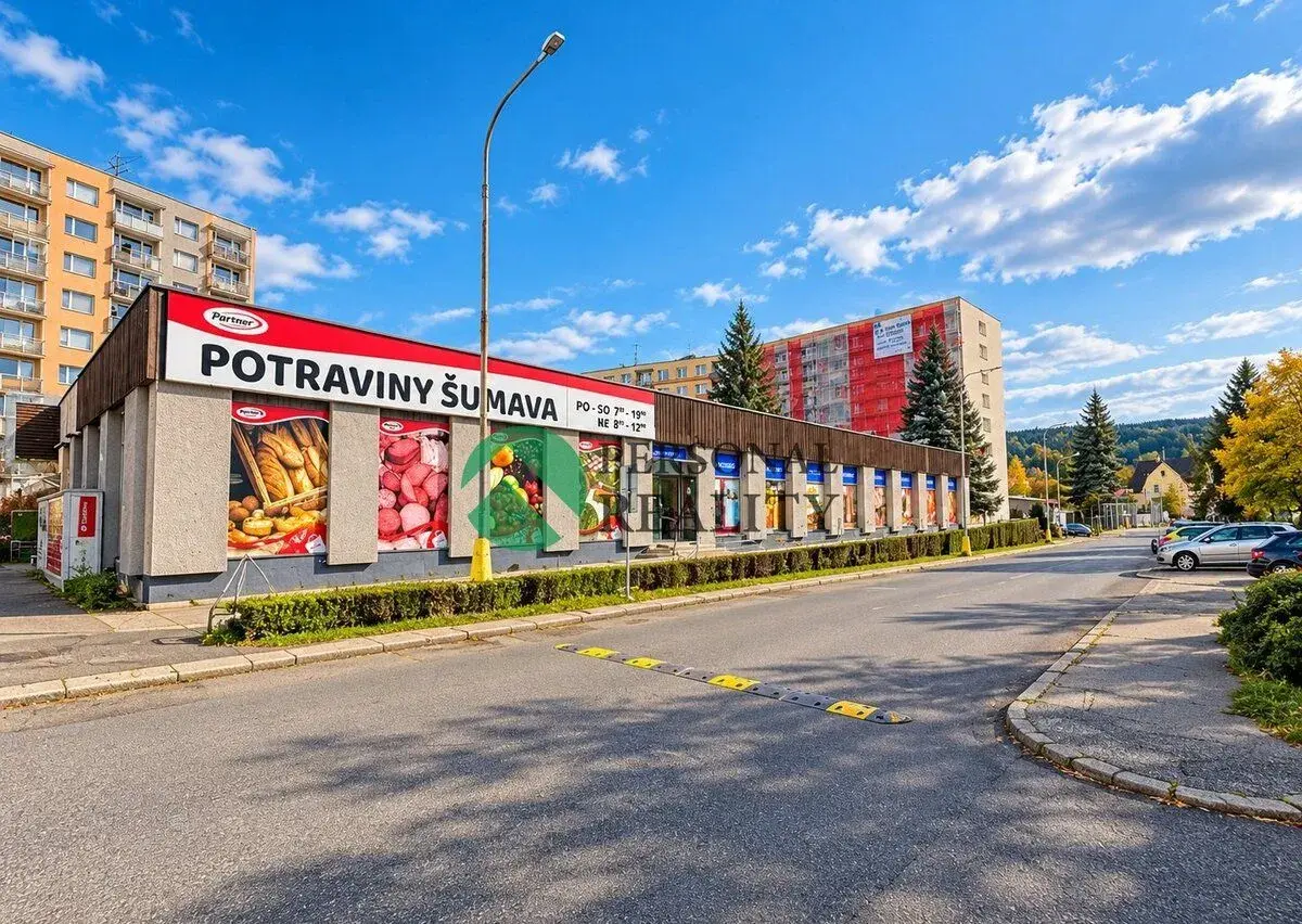 Prodej komerčního objektu 2023 m², pozemek celkem 2 586 m² –