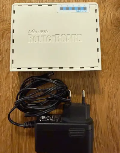 MikroTik hAP RB951Ui-2nD – jako nový, včetně zdroje
