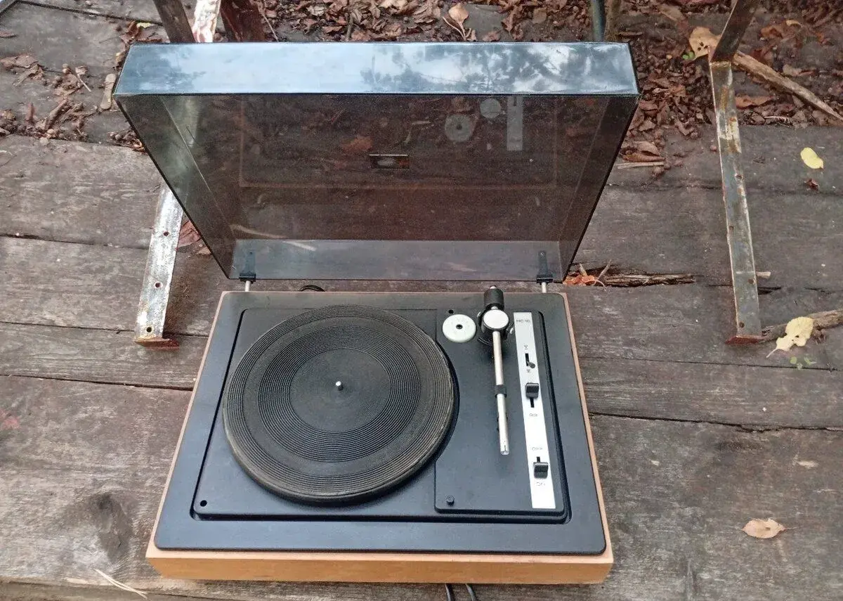 Gramofon Tesla NC160 nálezový stav
