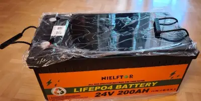 LiFePO4 baterie 200Ah 24V BT, plastové pouzdro BMS 150A