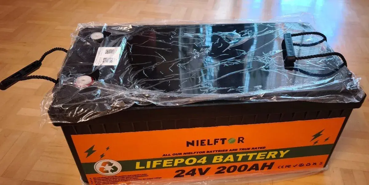 LiFePO4 baterie 200Ah 24V BT, plastové pouzdro BMS 150A
