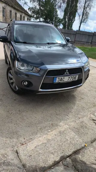 Mitsubishi Outlander – 2012