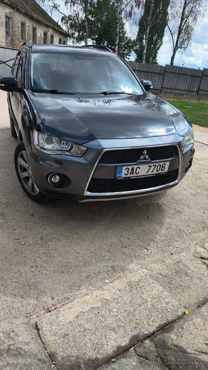 Mitsubishi Outlander – 2012