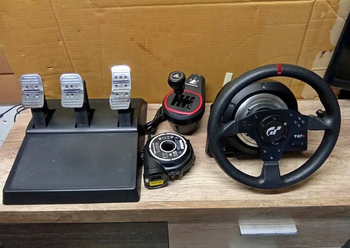 Thrustmaster T-GT II základna, T300 věnec, TH8S