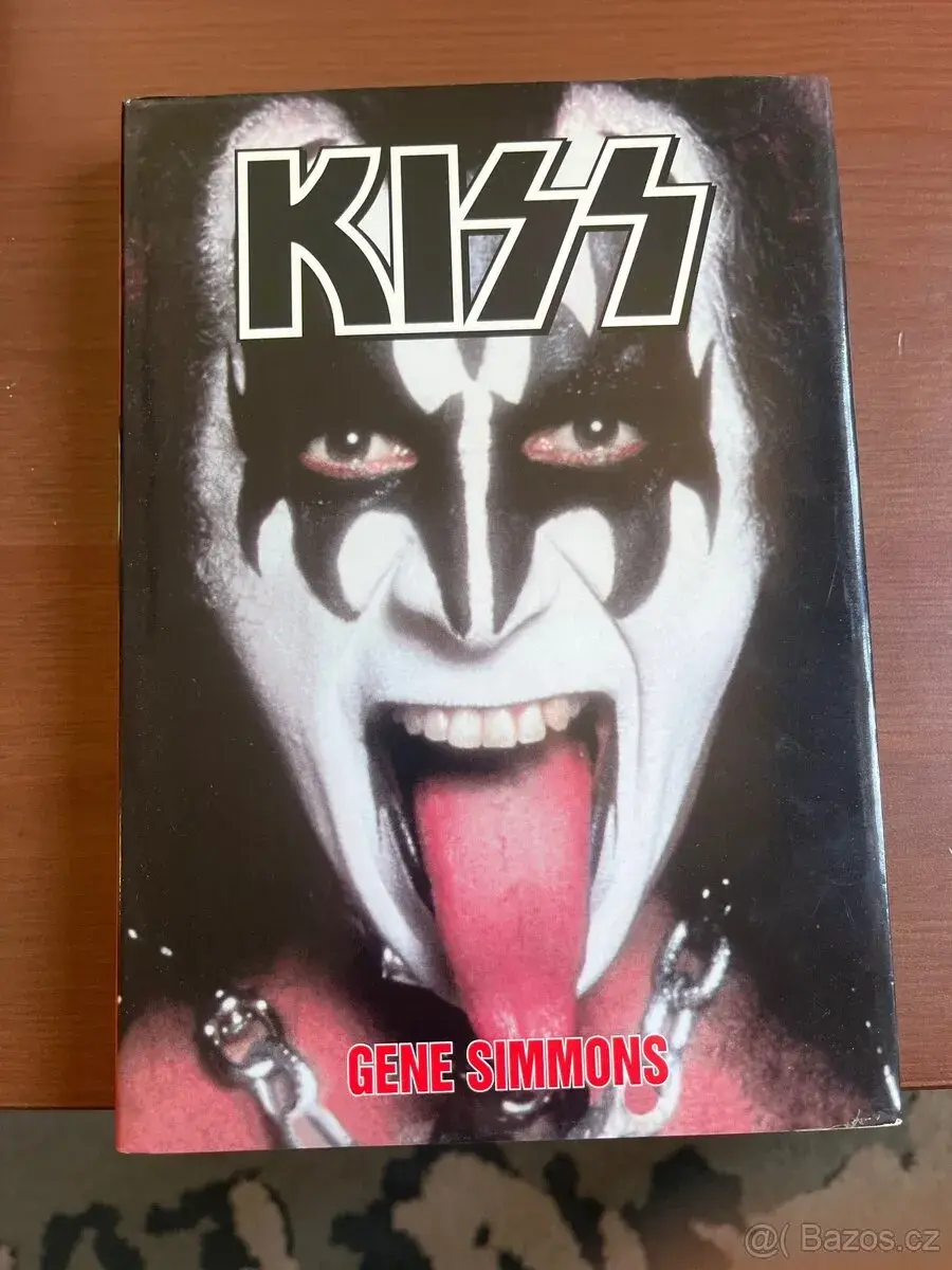 Gene Simmons – KISS (KISS and Make-up)