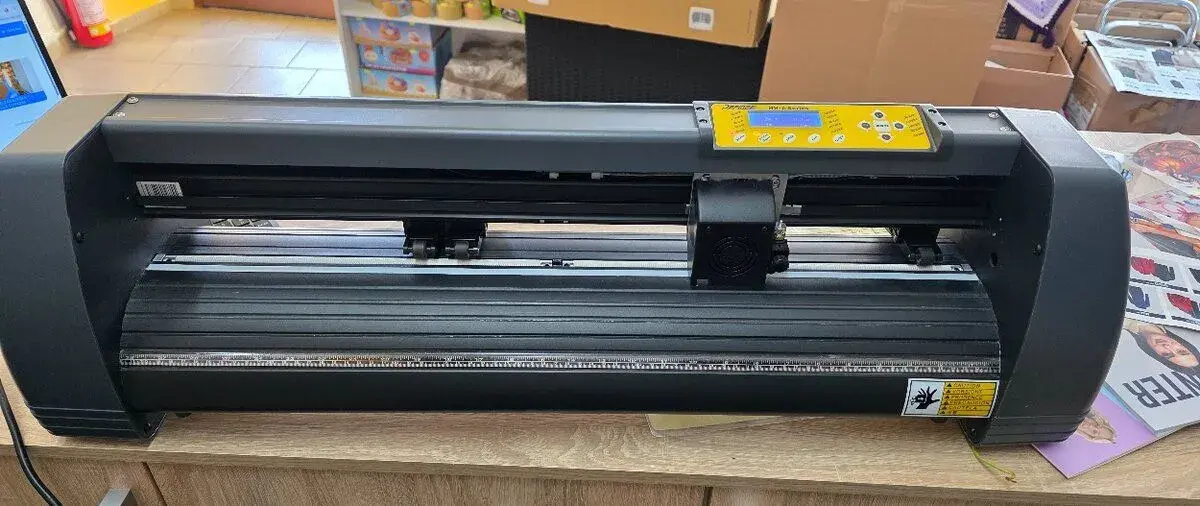 Řezací plotr Refine MH 721-A s optikou a stojanem