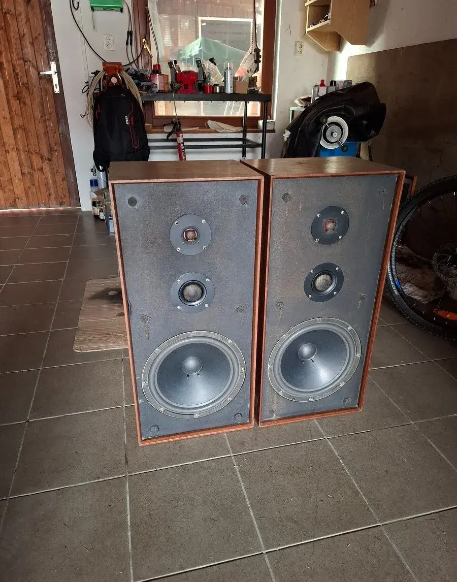 Akai st-401