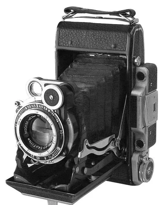 Měchové fotoaparáty Moskva 2 a Moskva 4 (Středoformát 6×9)