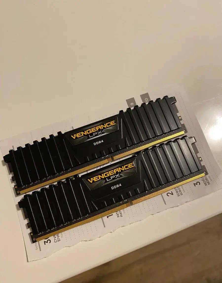 Corsair Vengeance LPX 16 GB (2x 8 GB), DDR4 2666 MHz