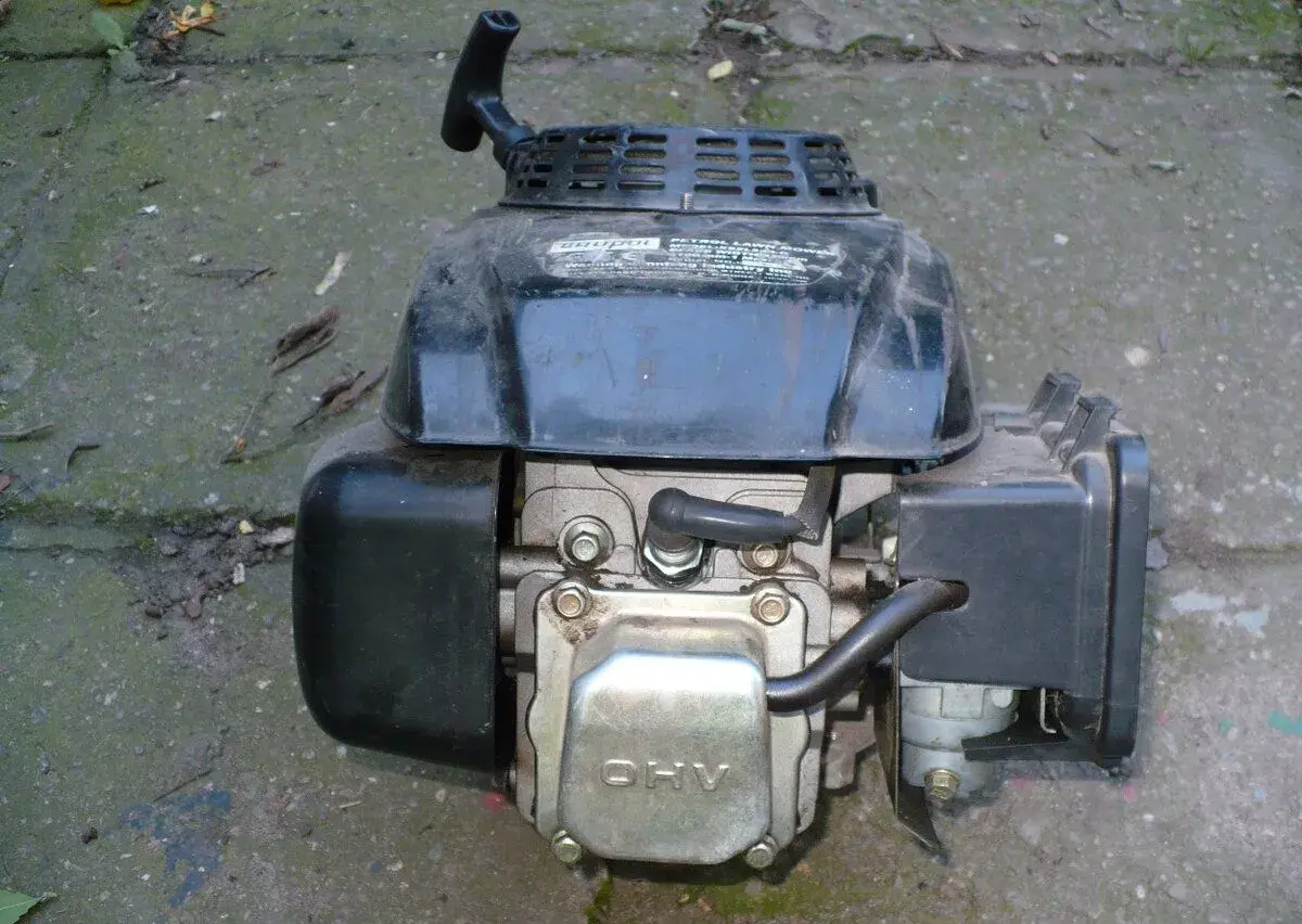 Motor do sekačky
