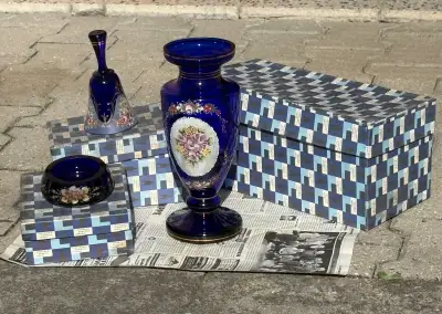 Modrý porcelán (váza, zvonek, popelník)