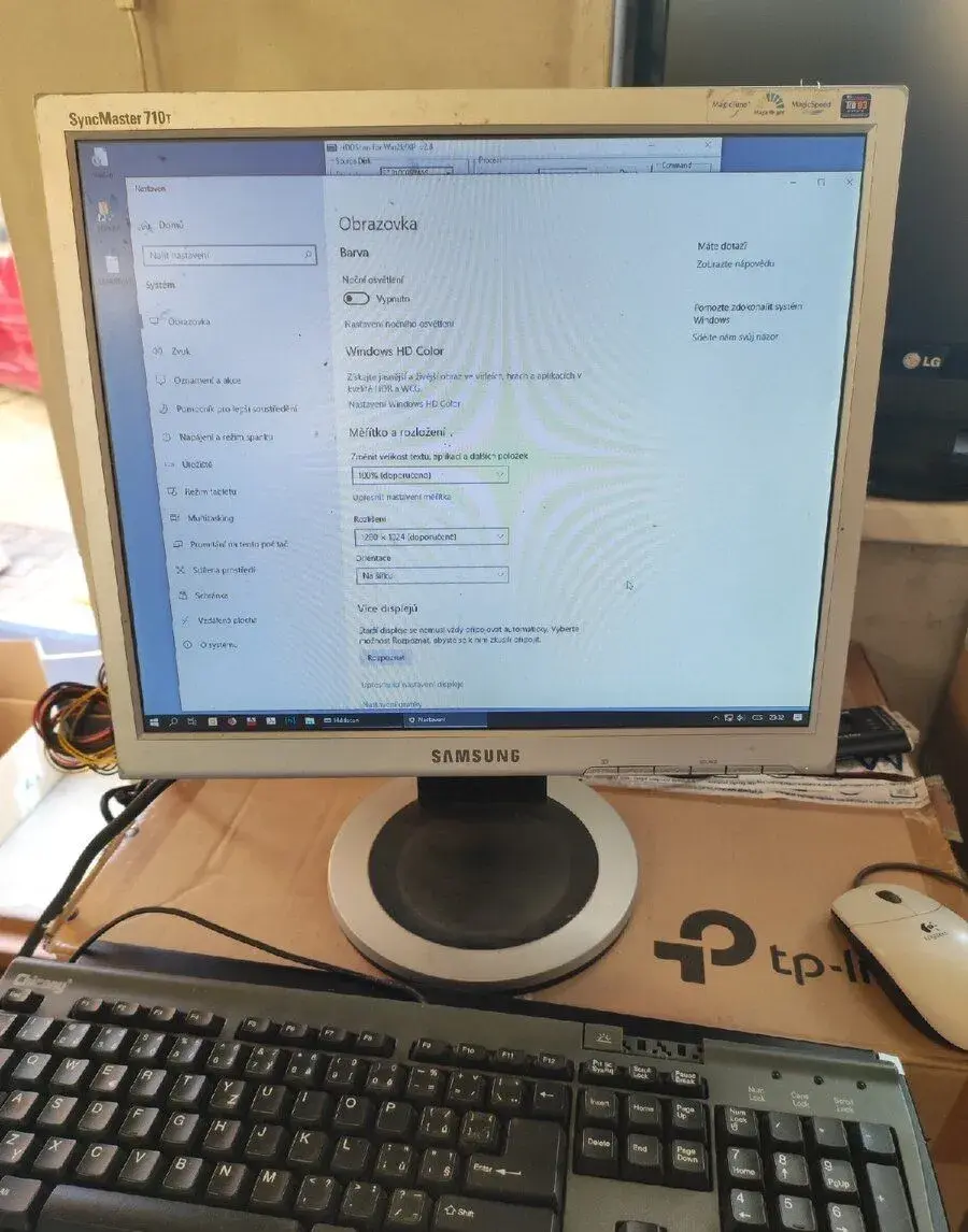 Monitor samsung syncmaster 710r