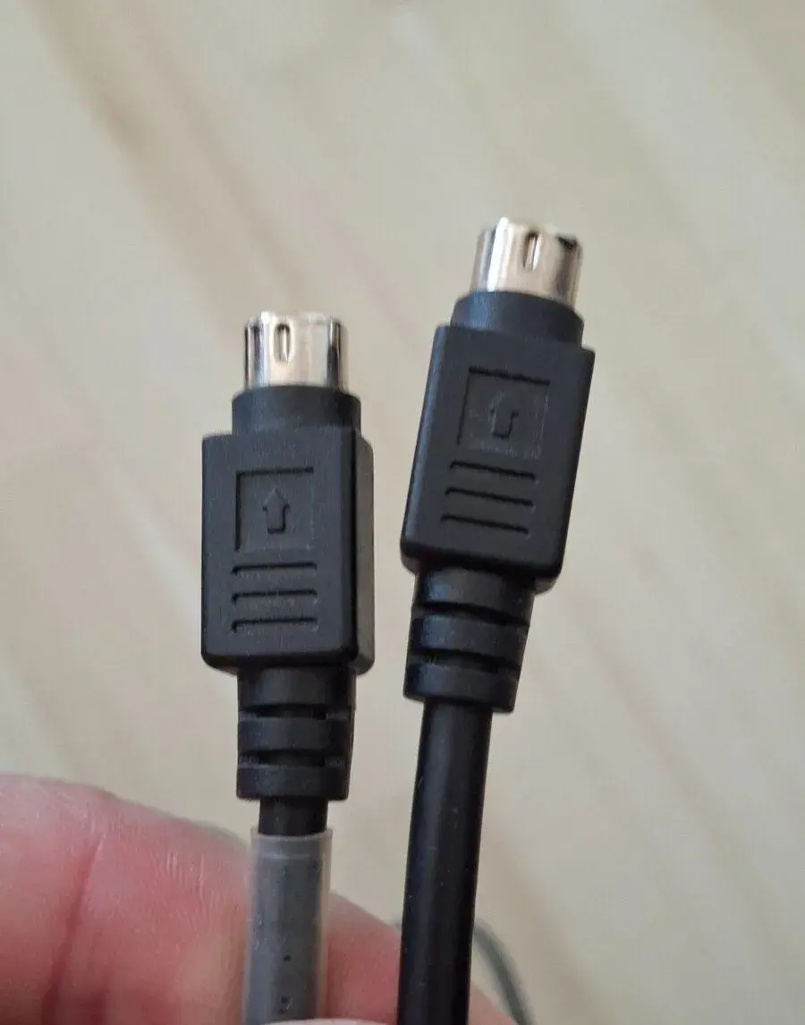 Propojovací kabel Mini-DIN 4-pin (S-Video)