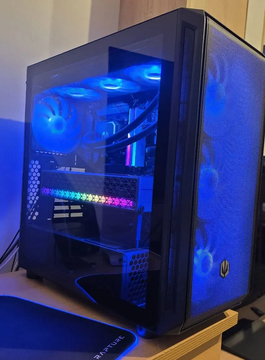 Herní PC RX 9070 XT/i7-14700K/32GB DDR5/2TB