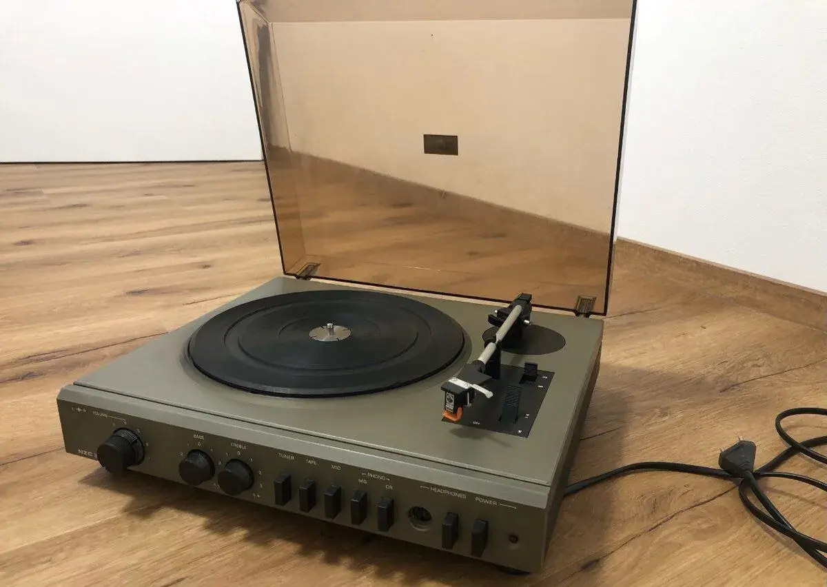 Gramofon Tesla NZC 300 - Perfektní stav