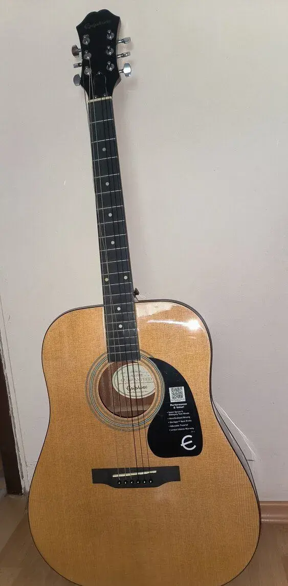 Akustická gitara Epiphone DR-100 + puzdro a ladička