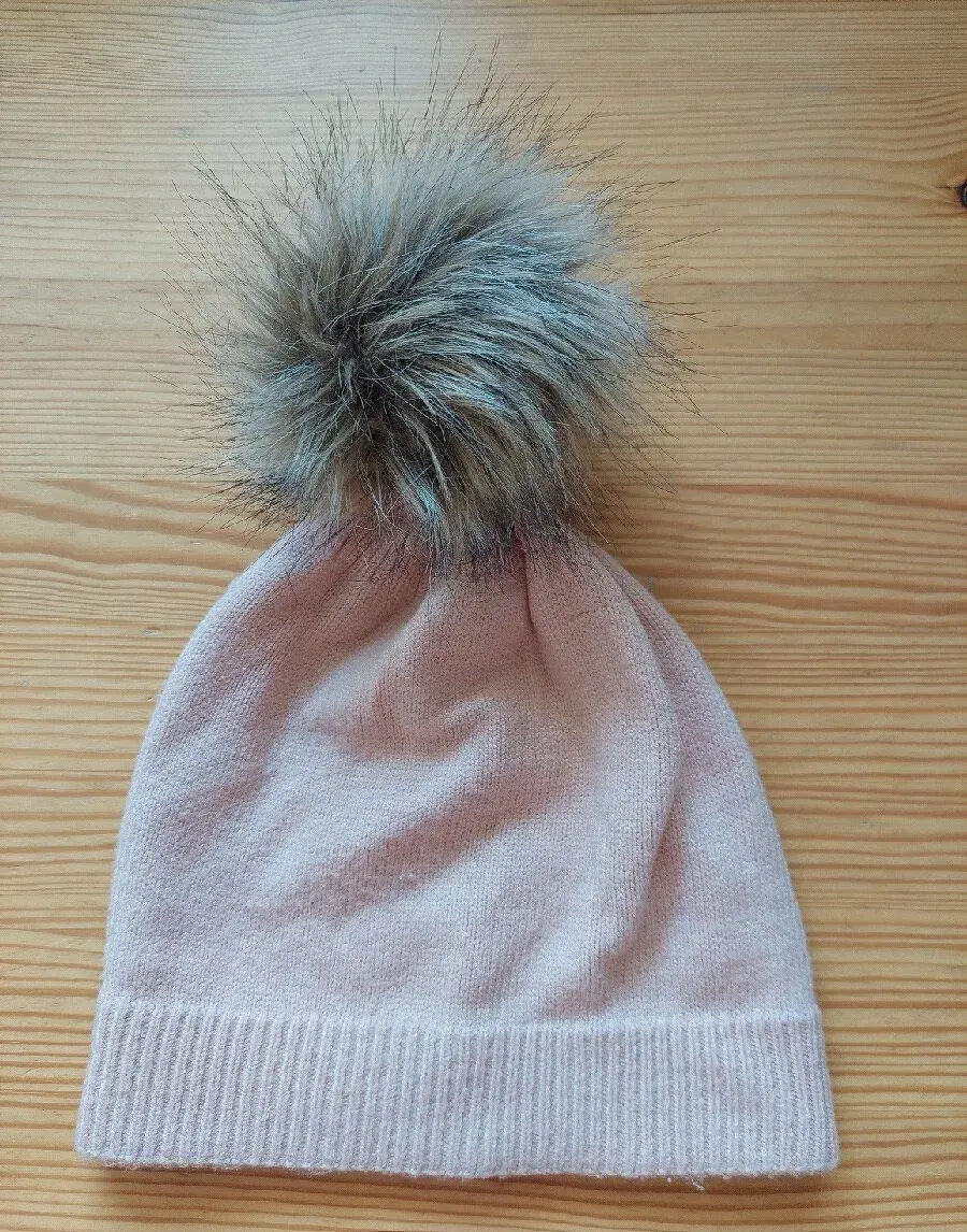 Čepice dámská v bambulí