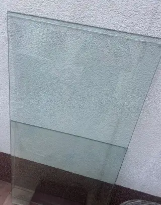 Bezpečnostní sklo ze zábradlí - za odvoz