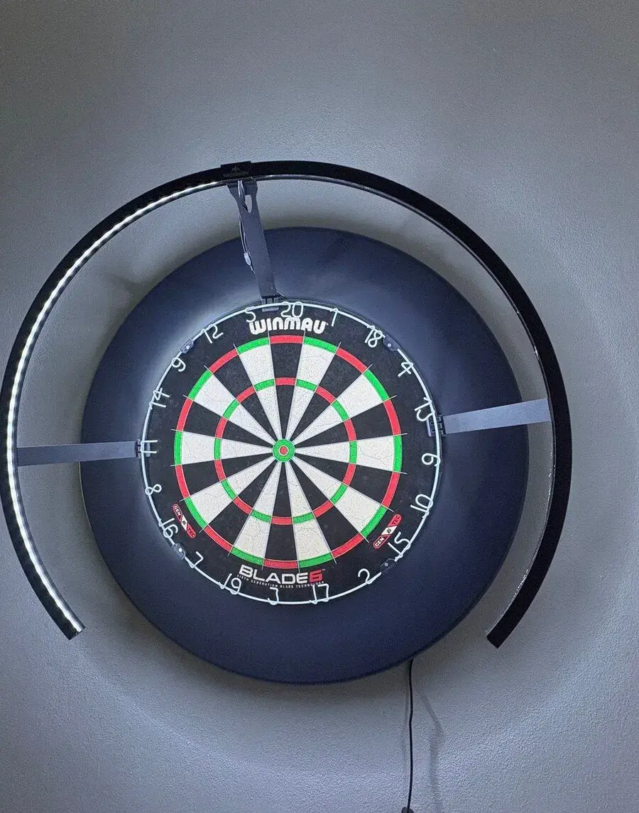 Sisalový terč Winmau Blade 6+ okruží a osvětlení