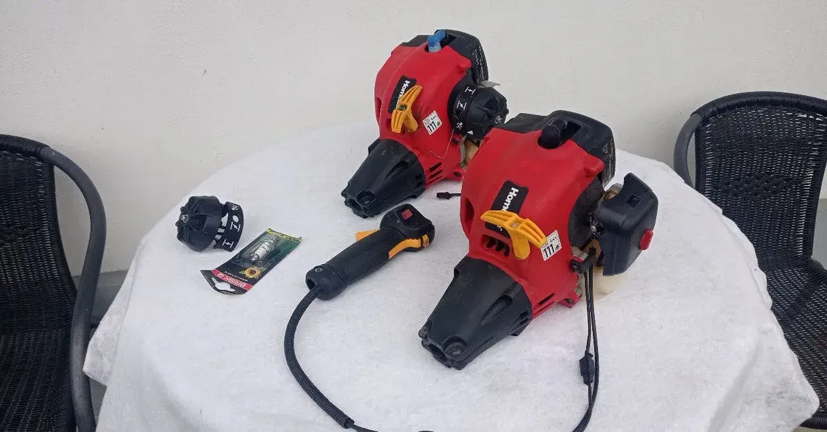 2x motor křovinořez Homelite HBC30SBS