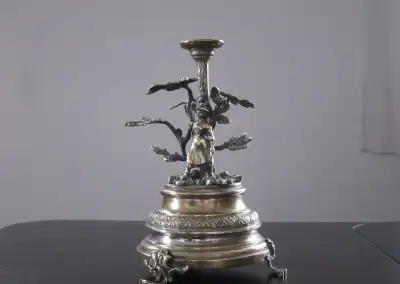 Starožitný kovový figurální svícen se stromem