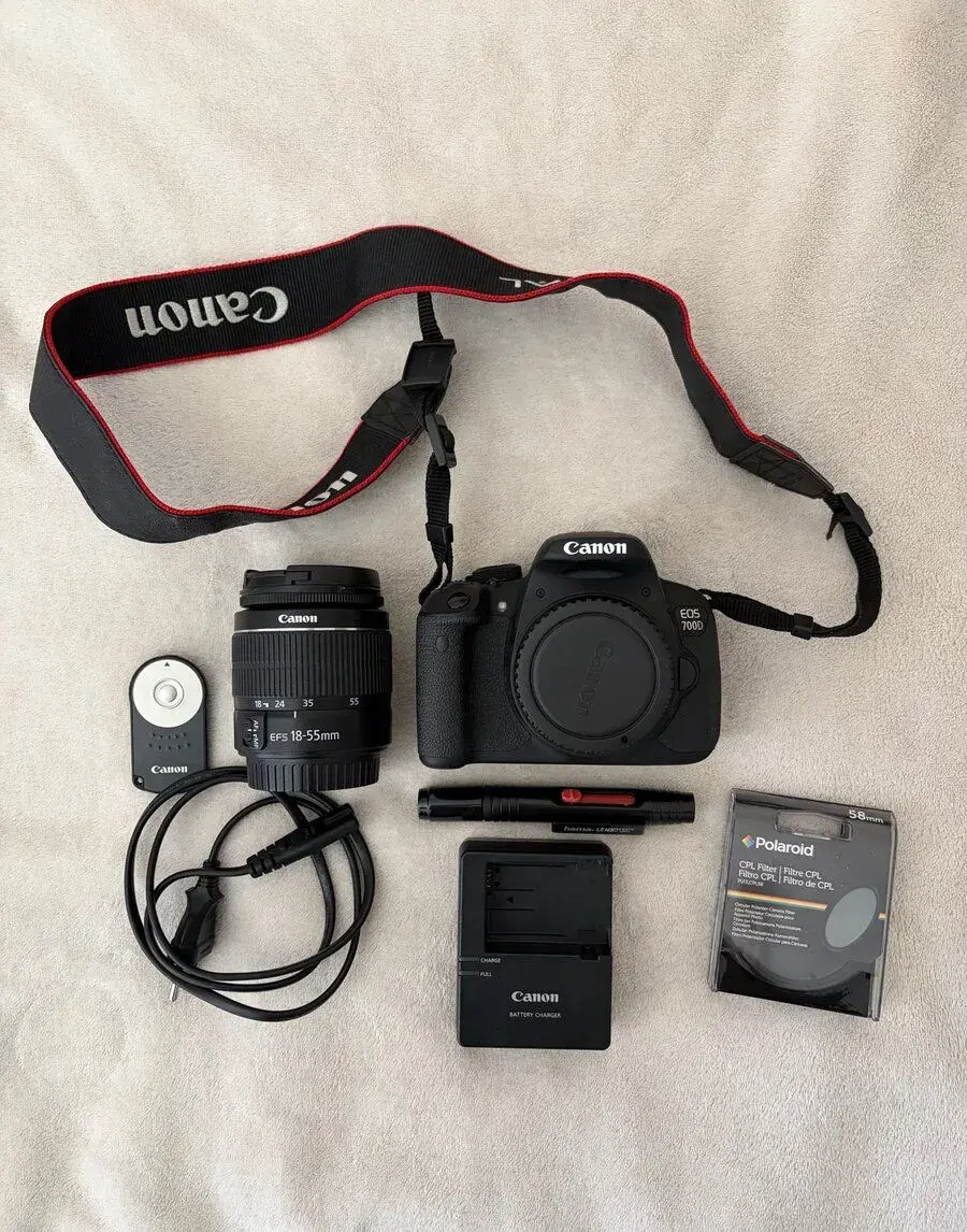 Canon EOS 700D + objektiv 18-55mm a příslušenství