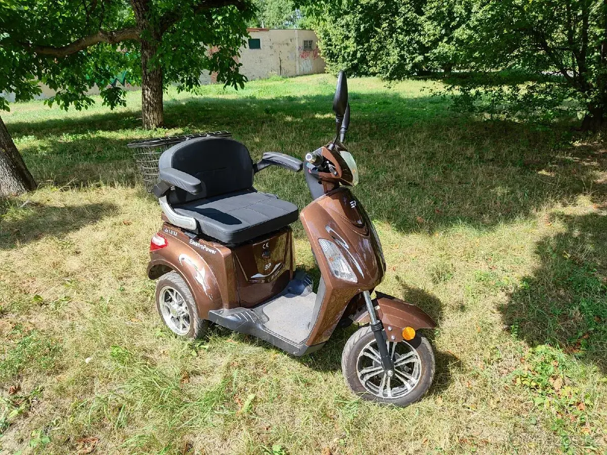 Elektrická tříkolka pro seniory.