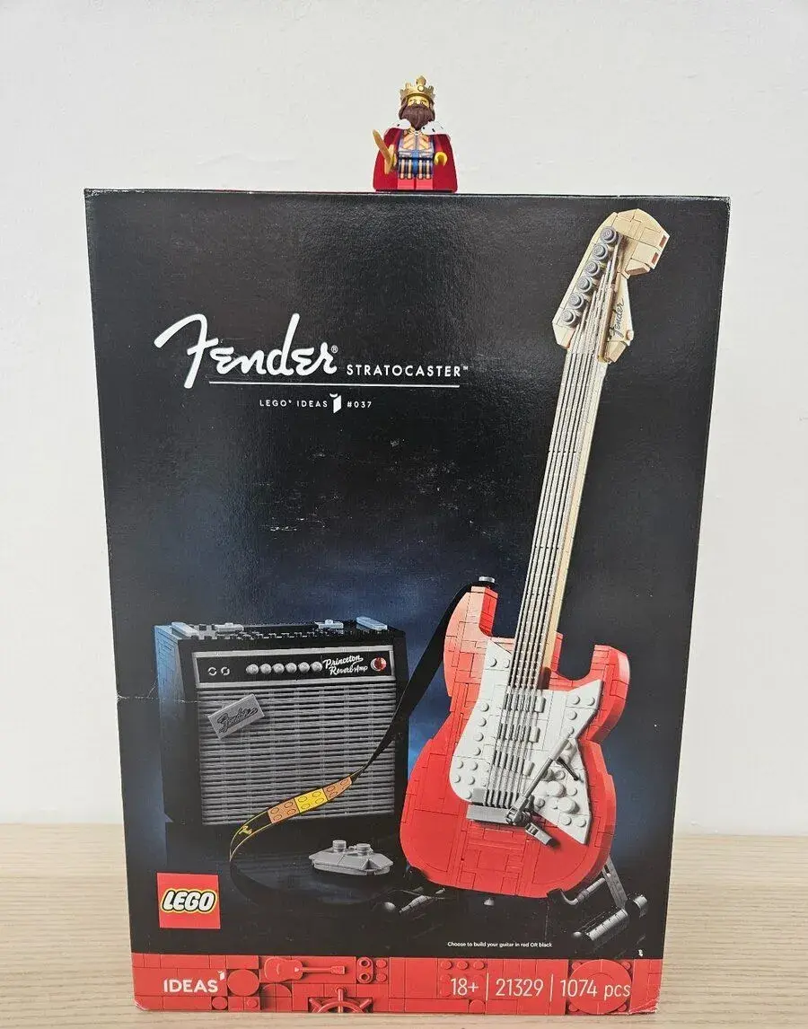 LEGO Ideas 21329 Fender Stratocaster