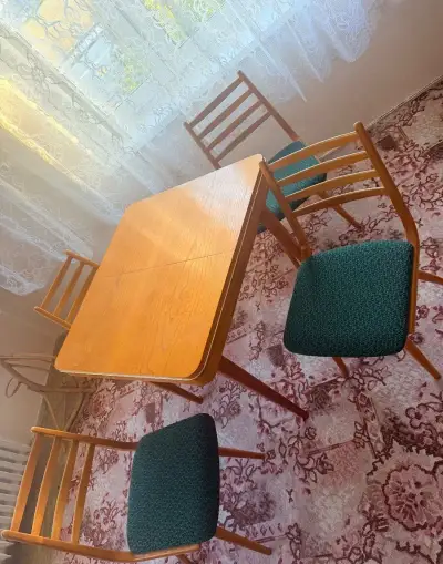 Retro stůl + 4 židle