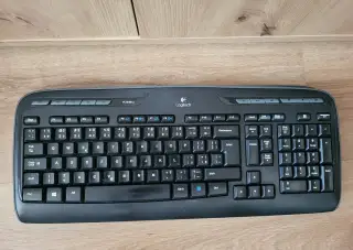 Logitech K330 - bezdrátová klávesnice