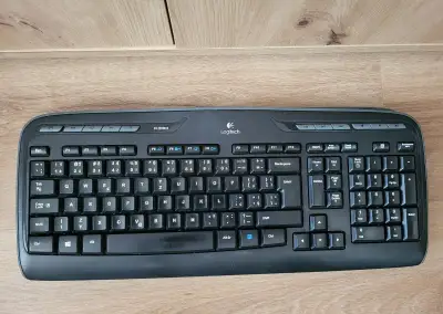 Logitech K330 - bezdrátová klávesnice