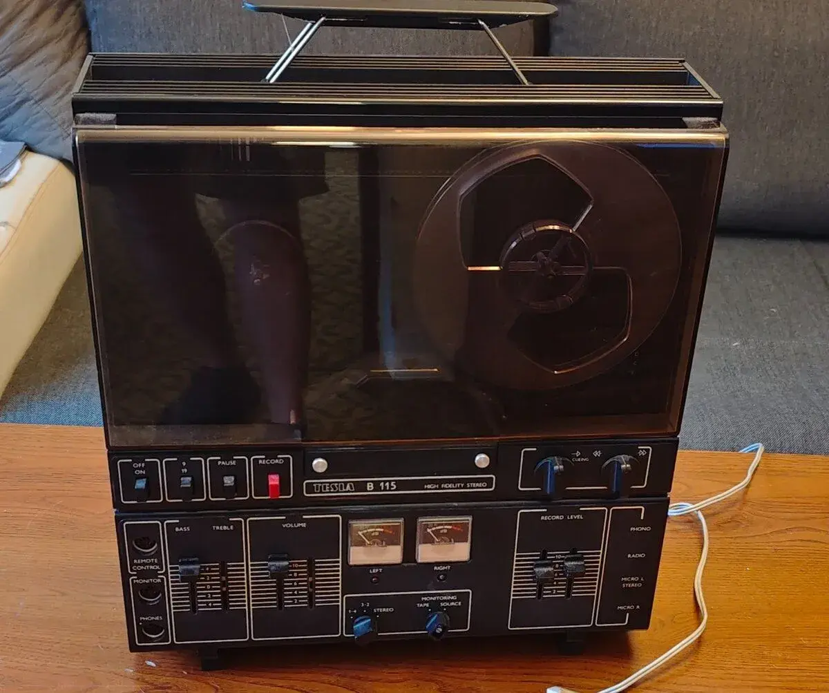 Kotoučový HiFi magnetofon Tesla B 115