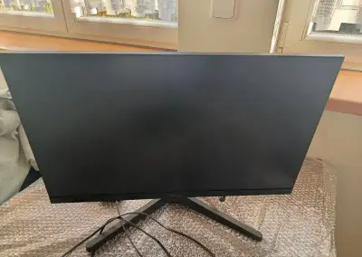 PC monitory 15", 20", 22", 24" + TV 32"