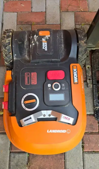 Robotická sekačka WORX LANDROID