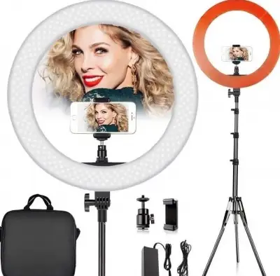 Stmívatelná prstenová fotografická LED lampa se stativem.