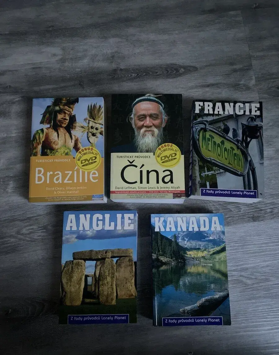 Turistické průvodce - jako nové