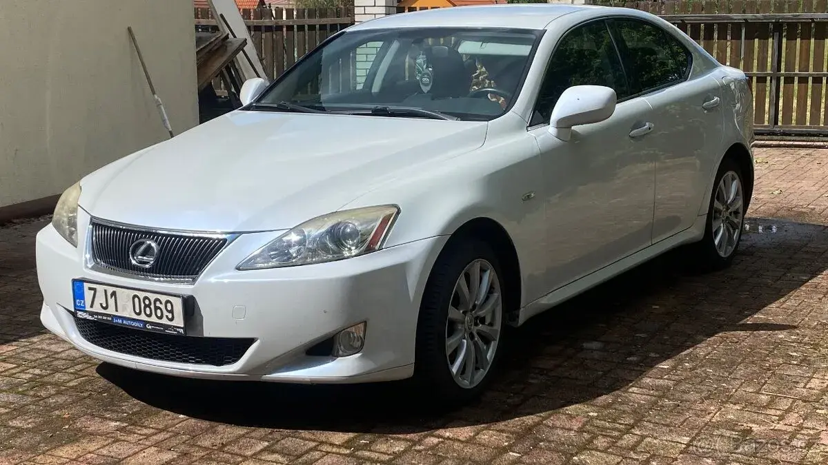 Lexus IS – 2011