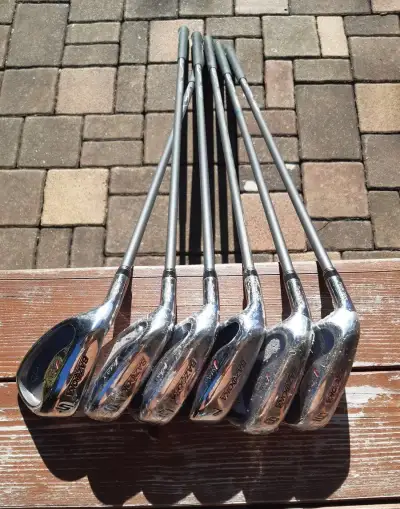 Sada levostranných golfových želez Tour Edge Bazooka JMAX