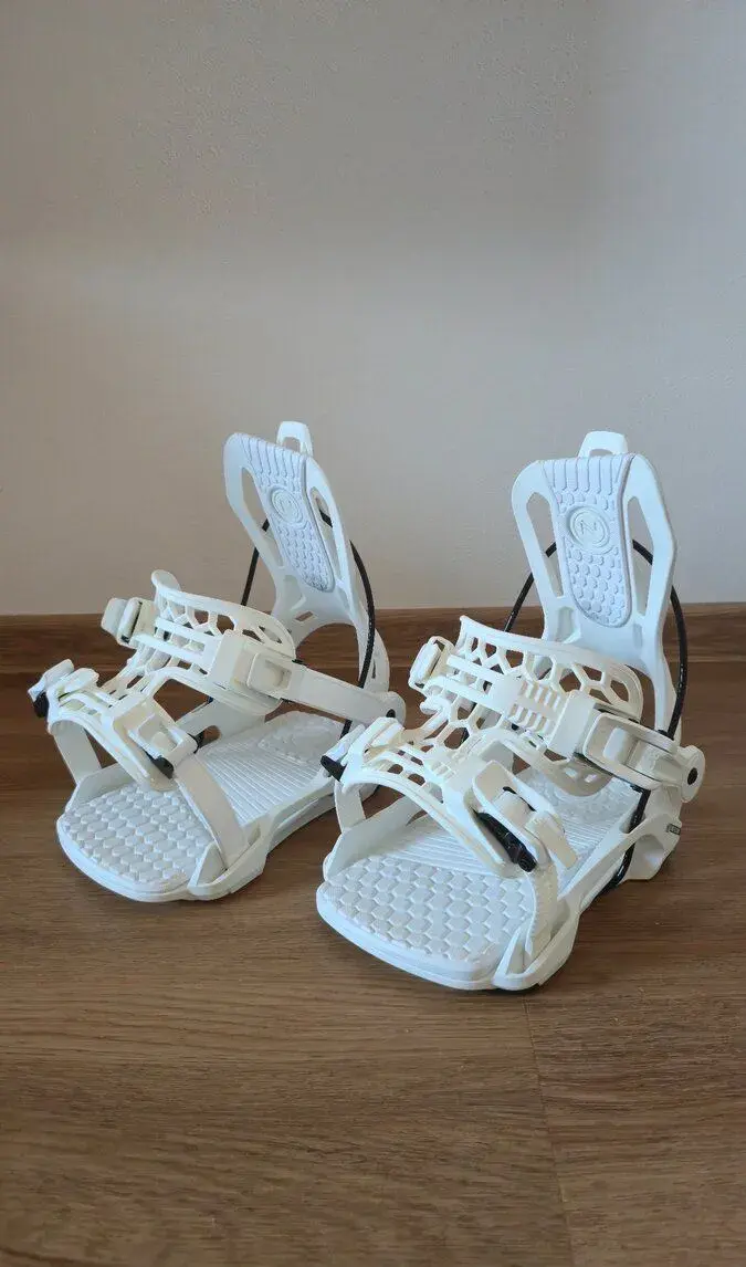 Vázání na snowboard NIDECKER FLOW Fenix White