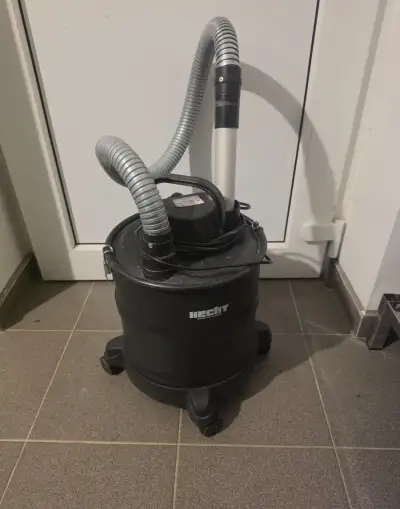 Vysavač na popel hecht