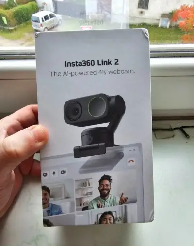 Insta360 Link 2 – 4K AI webkamera s gimbalem, kompletní