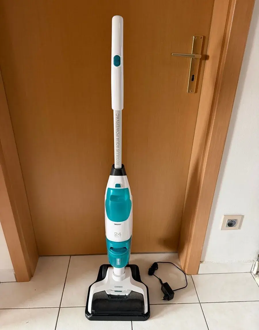 Tyčový vysavač Leifheit 11914 REGULUS Aqua PowerVac