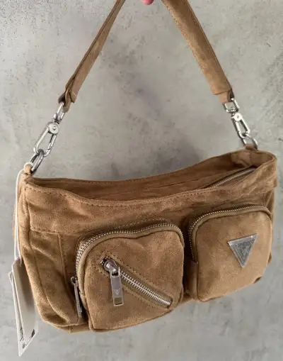 GUESS Jeans cargo kabelka světle hnědá
