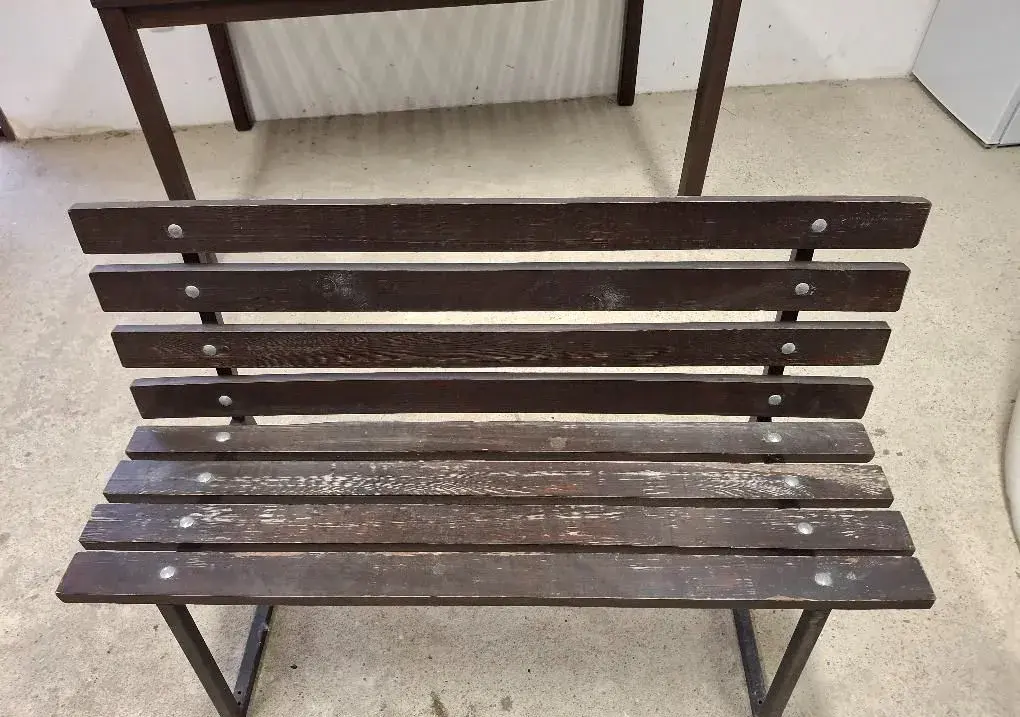 Zahradní lavice.