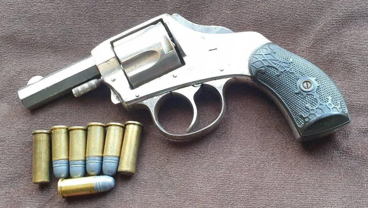 Historický revolver Safety Hammer cal.38CF DA 1887